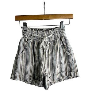 Tulum boho shorts 🩳  size small, insanely cute! A must have.